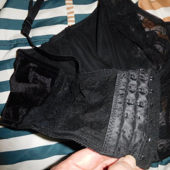 NWT TORRID SIZE 3 BLACK VELVET AND LACE UNDERWIRE BRA 24W 52-54" BUST - Picture 9 of 10